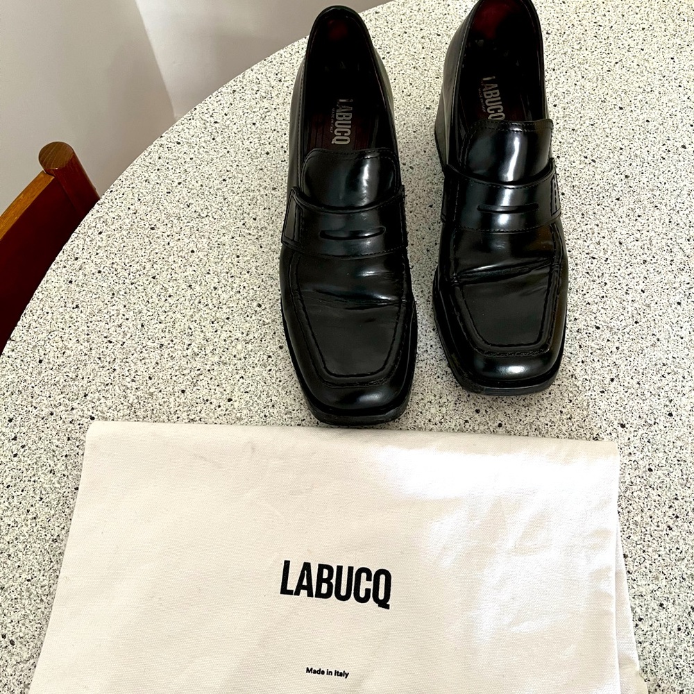 Labucq kitty loafer heel